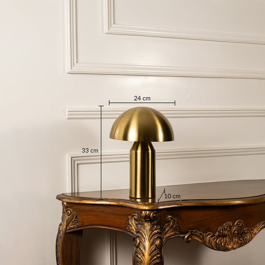 Gold dome table lamp with metallic shade and cylindrical base shown with dimensions of 20 cm width 32 cm height and 20 cm depth ideal for side tables or consoles.