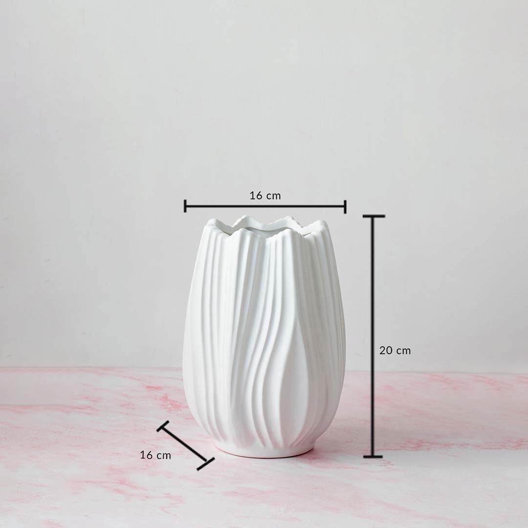 White textured vase with 20 cm height and 16 cm width displayed with measurements on a pink base.