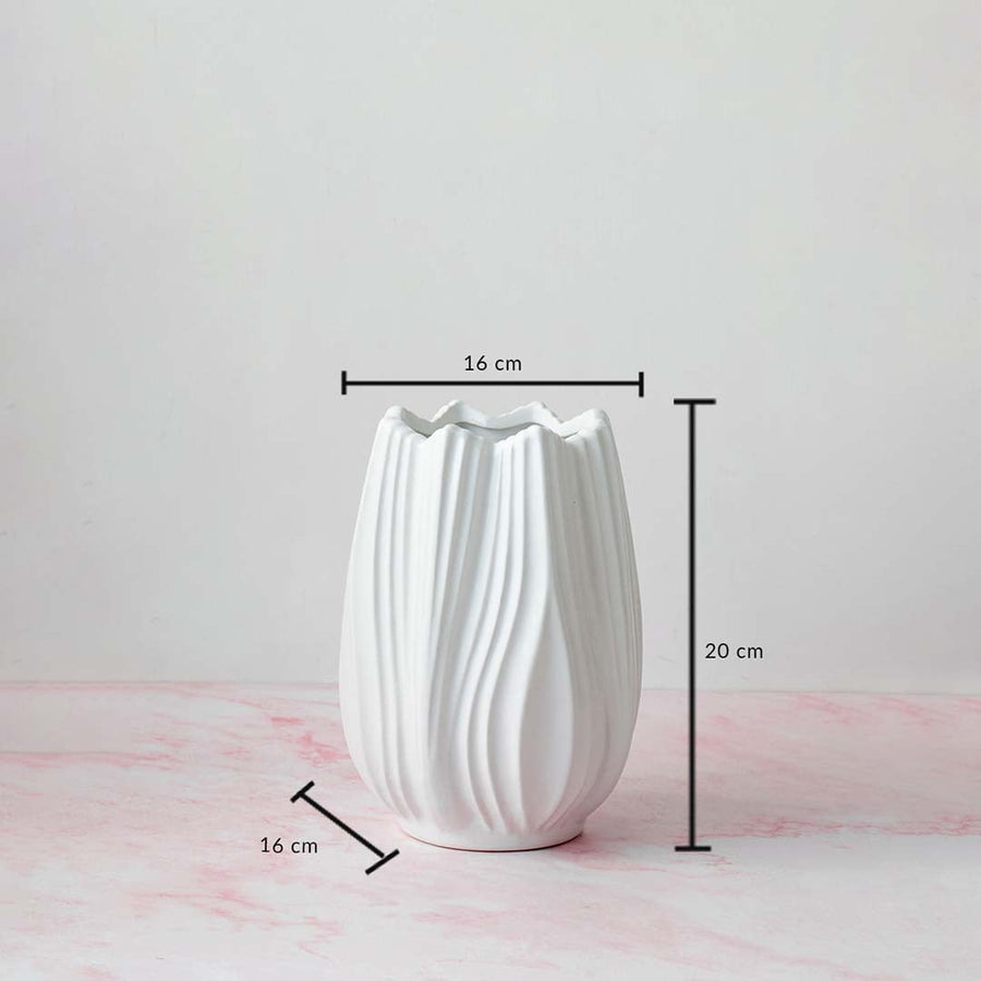 White textured vase with 20 cm height and 16 cm width displayed with measurements on a pink base.