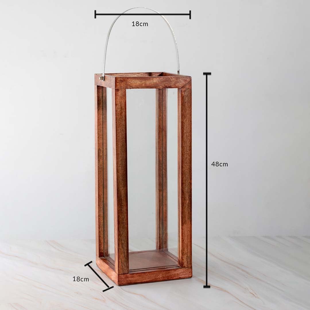 Wood lantern with metal handle and glass panels showing dimensions 18 cm width and 48 cm height for product size reference.