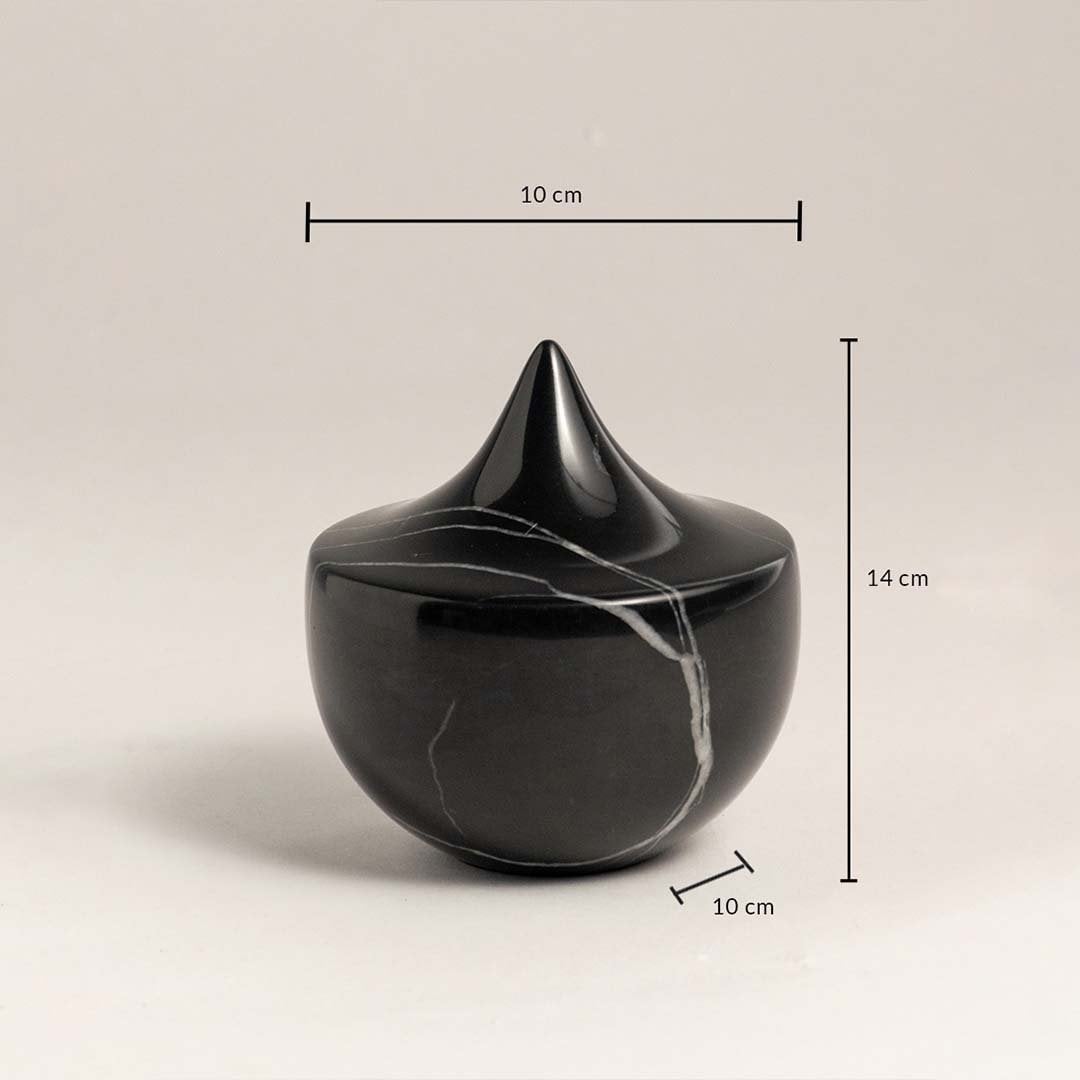 Black marble sculpture showing 10 cm width 10 cm depth and 14 cm height dimensions for accurate display reference.
