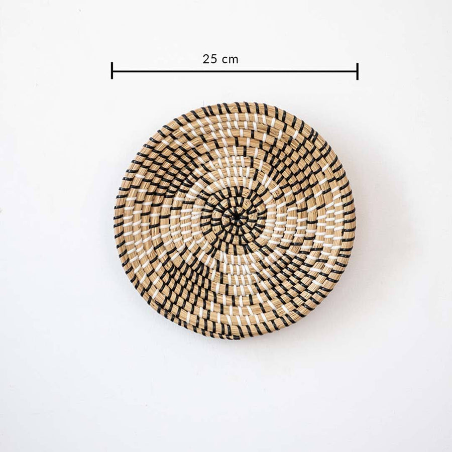Black pattern handcrafted woven seagrass wall hanging basket plate featuring a clear size line indicator on white.
