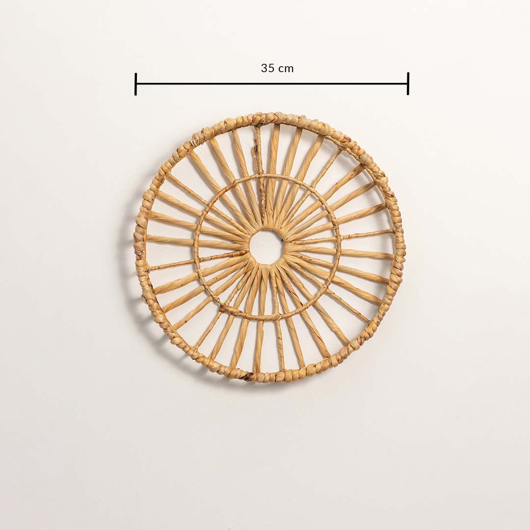 Rattan wall plate with size dimensions 35 cm diameter showing scale and craftsmanship for decorative wall decor.