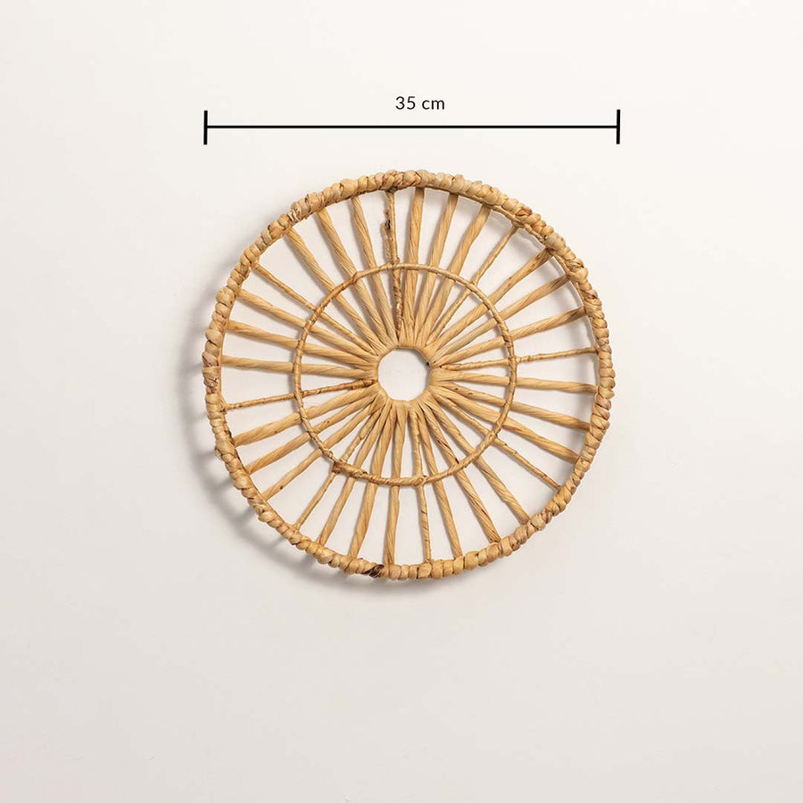 Rattan wall plate with size dimensions 35 cm diameter showing scale and craftsmanship for decorative wall decor.