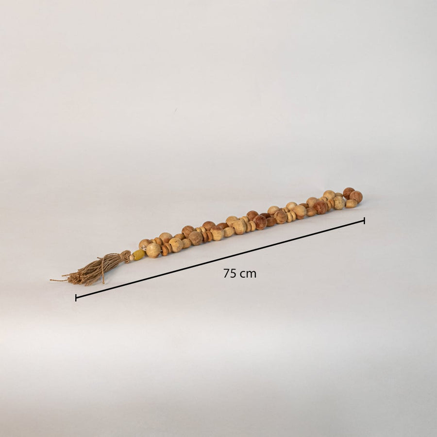 Wood bead garland measuring 75 cm long shown with dimension reference for accurate size visualization.