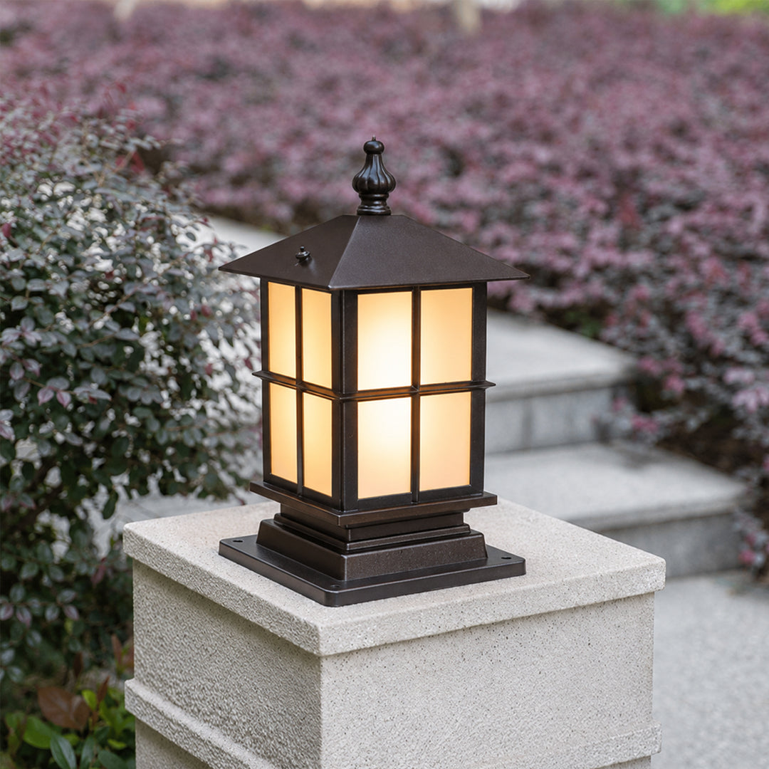 Dyer Outdoor Gate Light