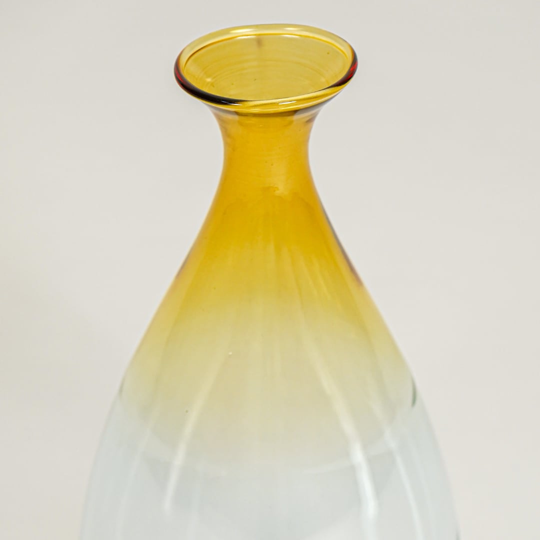 goccia glass vase closeup
