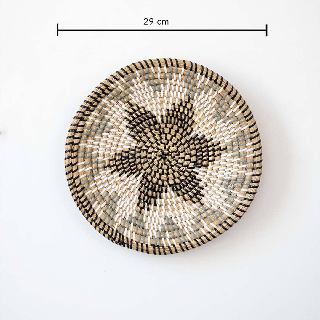 Star pattern black and beige woven seagrass wall hanging basket plate featuring a clear size line indicator on white.