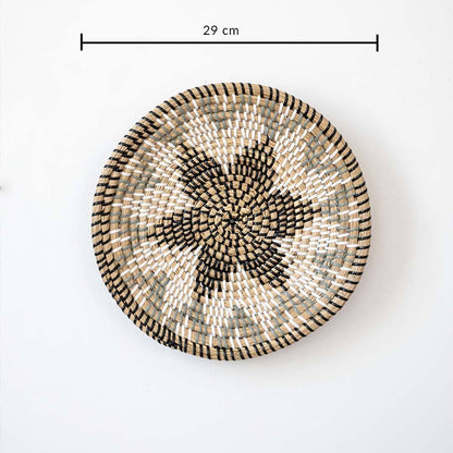 Star pattern black and beige woven seagrass wall hanging basket plate featuring a clear size line indicator on white.
