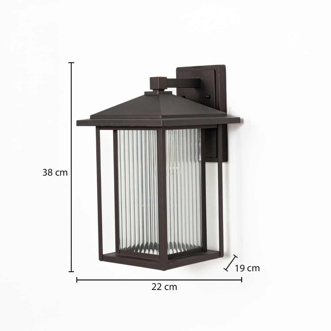 Outdoor wall lantern dimensions image showing height 38 cm width 22 cm and depth 19 cm for accurate exterior wall installation.