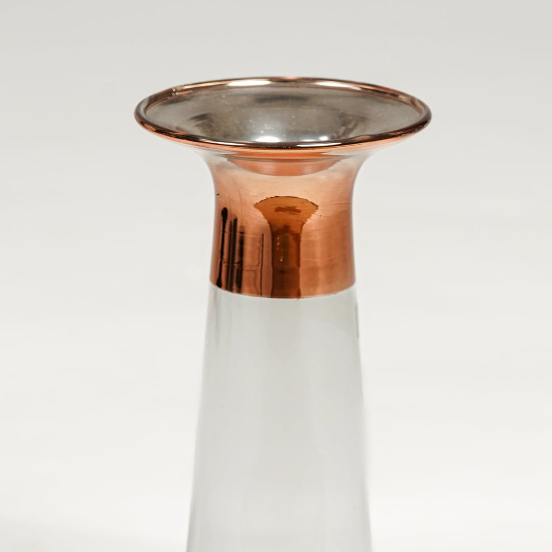 Detailed view of luxury glass vase neck featuring polished gold rim finish perfect for sophisticated floral arrangements.