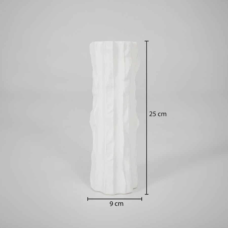 White textured ceramic vase dimension image with 25 cm height and 9 cm width for modern shelf decor.