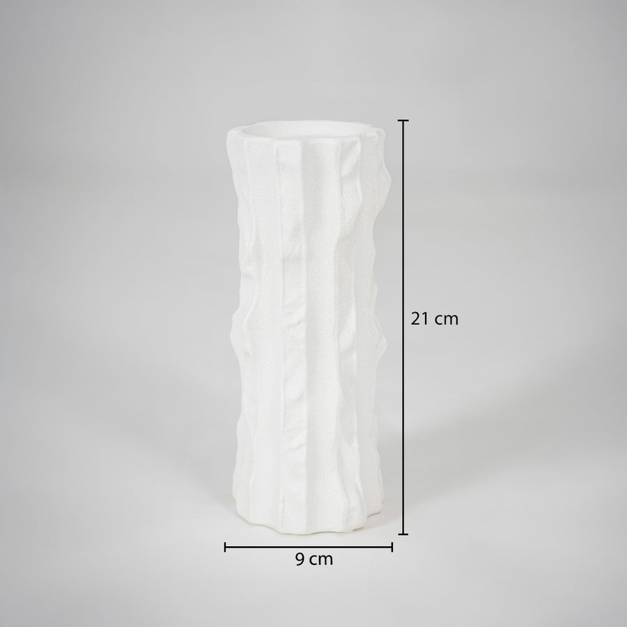 White textured ceramic vase dimension image with 21 cm height and 9 cm width for modern shelf decor.