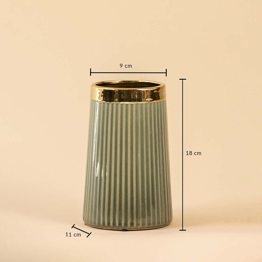 Dimension image of a tapered sage green ceramic vase with a vertical ribbed pattern and a shiny metallic gold rim 25 cm height and 9 cm width.