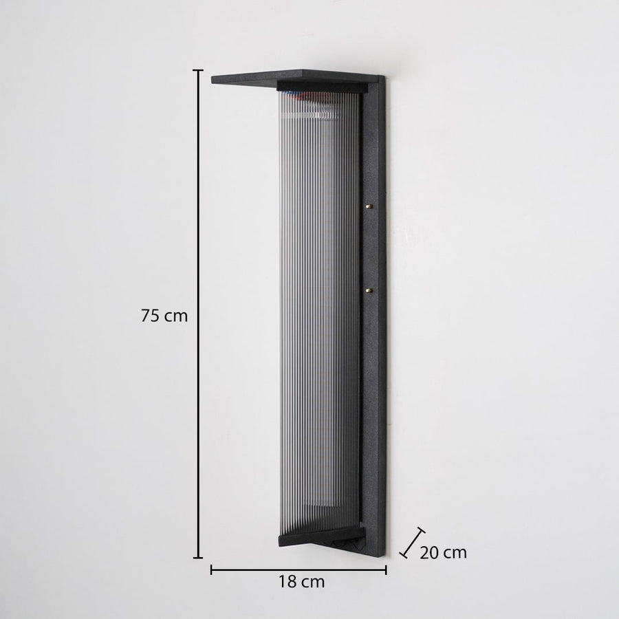 Modern outdoor wall light in black metal with ribbed diffuser mounted on wall showing 75 cm height and 18 cm width.