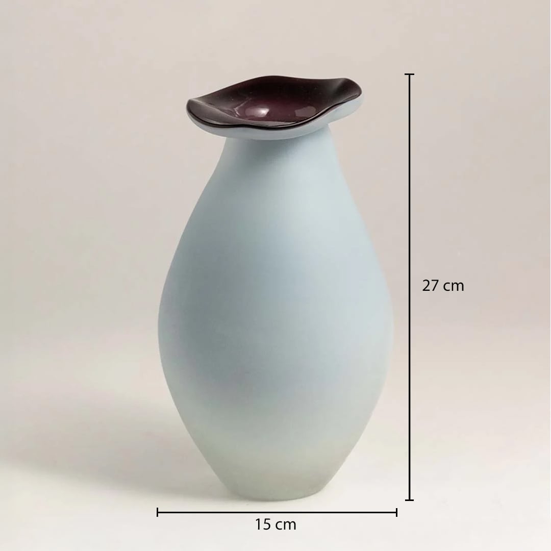 nozzle shape gradations blue and white glass vase dimensions