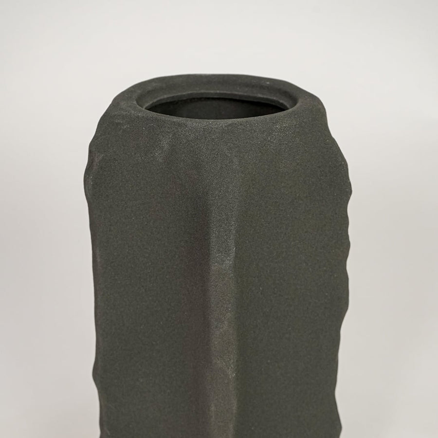 nuki large ceramic vase black closeup