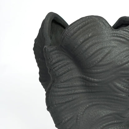 qeyri black ceramic vase closeup