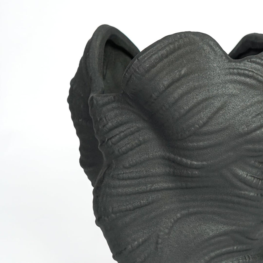 qeyri black ceramic vase closeup
