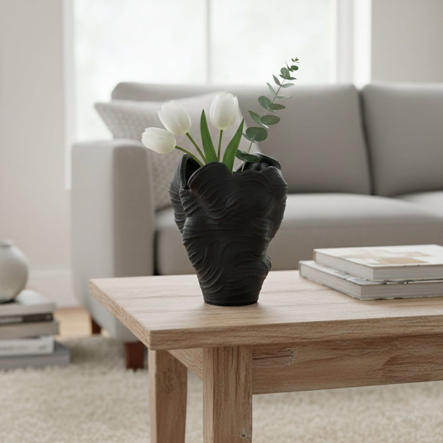 qeyri black ceramic vase main lifestyle