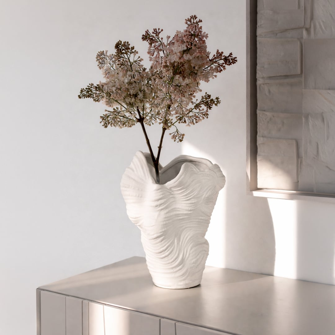 qeyri white ceramic vase main lifestyle