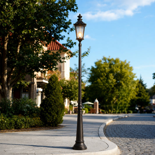 Stratford Traditional Outdoor Lamp Post