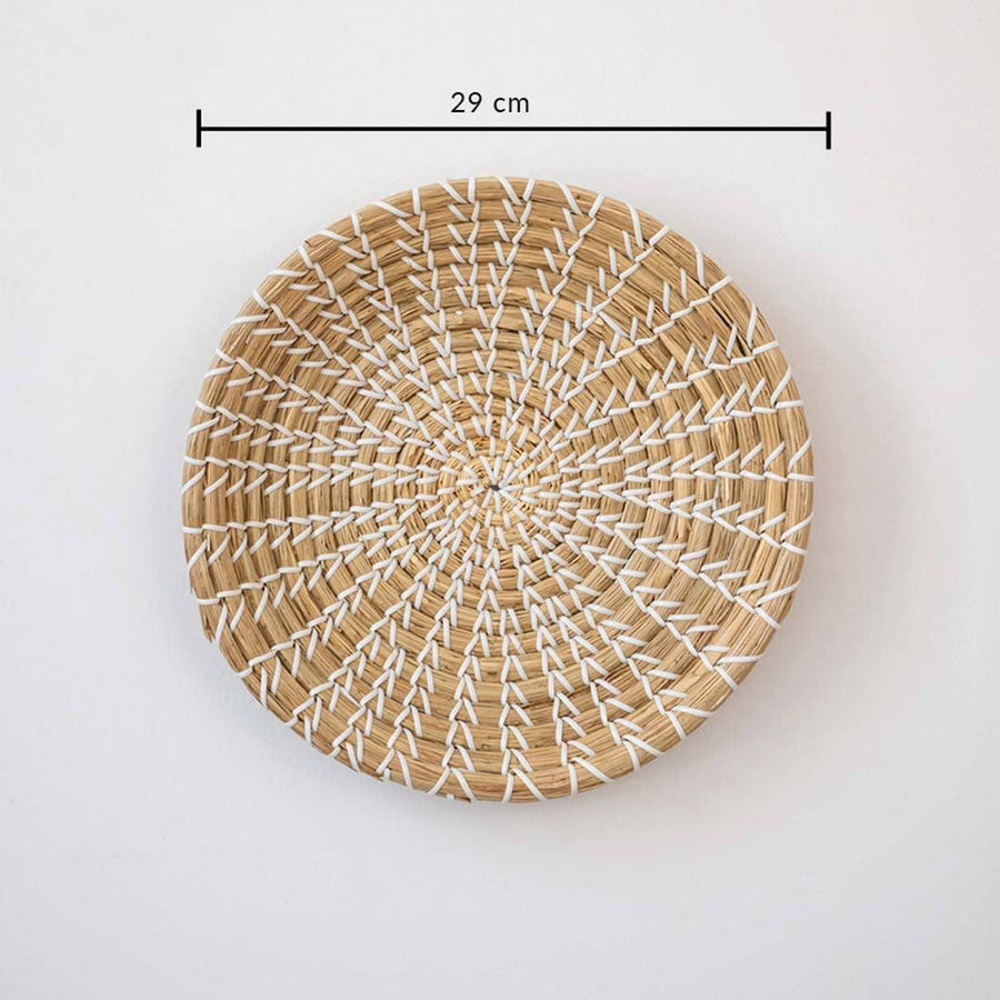Natural handwoven seagrass wall basket featuring a 29 cm dimension measurement line for bohemian home wall styling.