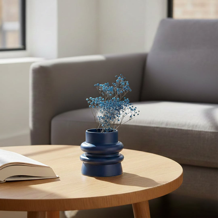 violette vase main lifestyle
