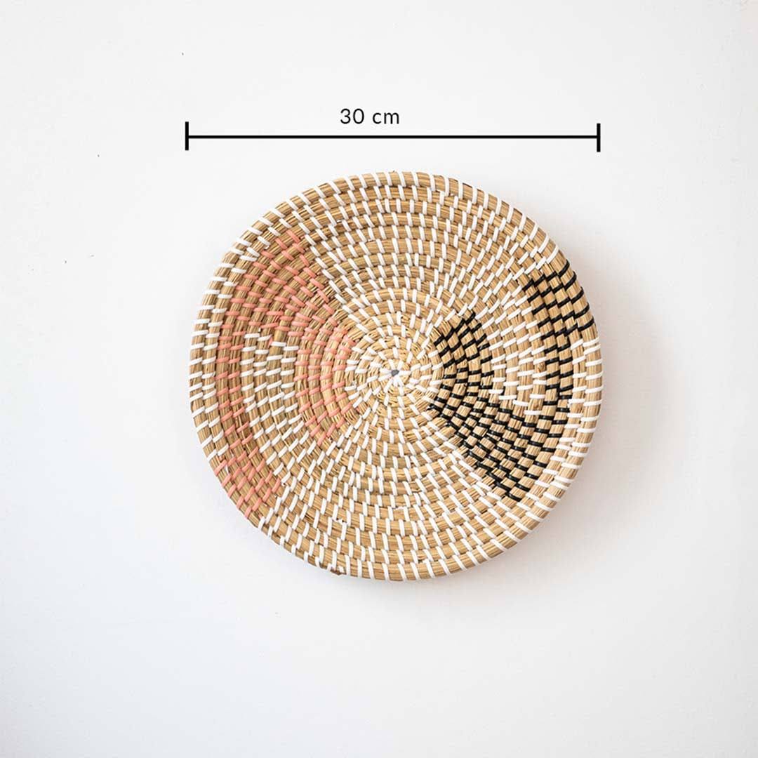 Minimalist woven seagrass wall basket plate featuring geometric block accents and a size line indicator on white.