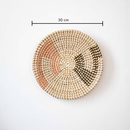 Minimalist woven seagrass wall basket plate featuring geometric block accents and a size line indicator on white.