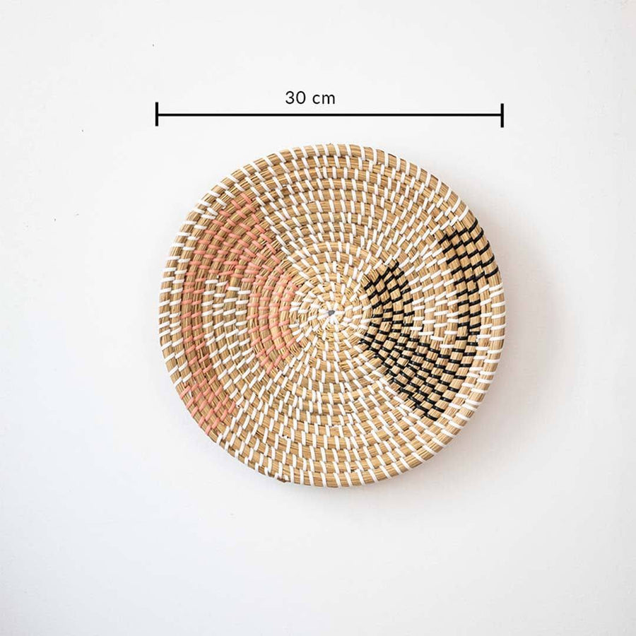 Minimalist woven seagrass wall basket plate featuring geometric block accents and a size line indicator on white.