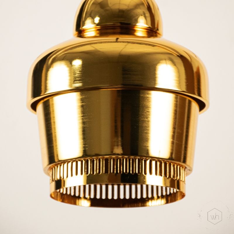 Rodan Pendant Light Gold closeup