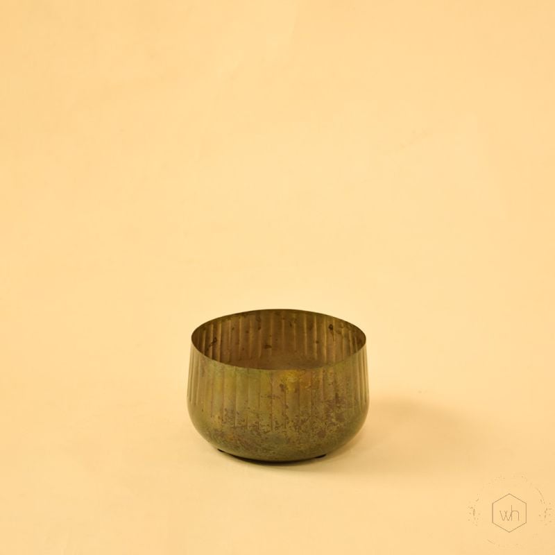 Dhaara Vase - Gold Large White Background