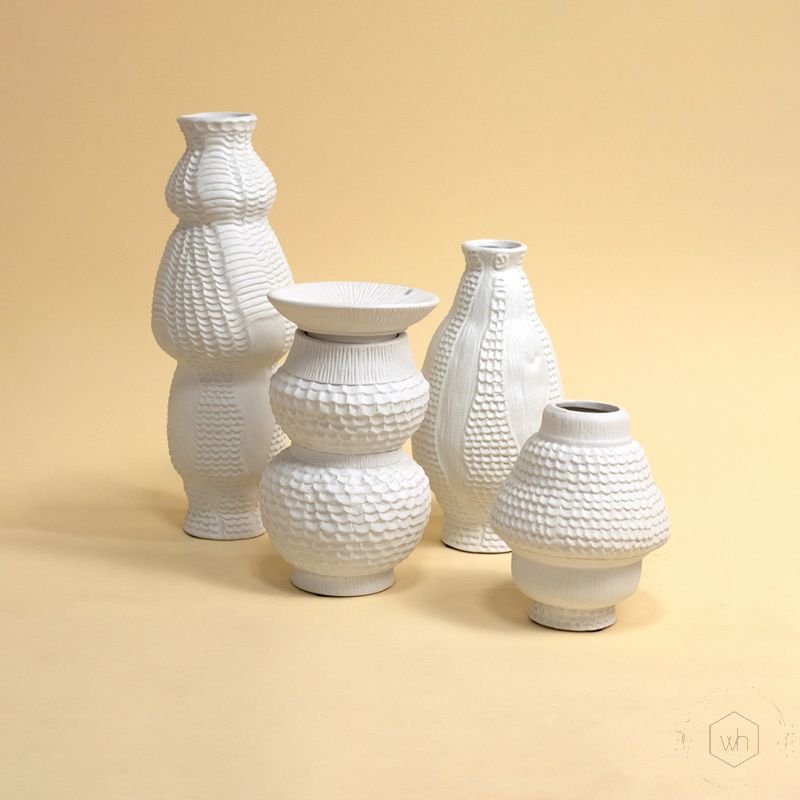 Incomum White Ceramic Decorative Item Grouped