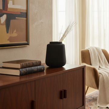 cove vase black main lifestyle