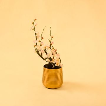 Hymn Vase - Gold Small Lifestyle