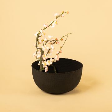 Tashteer Metal Vase Black Lifestyle