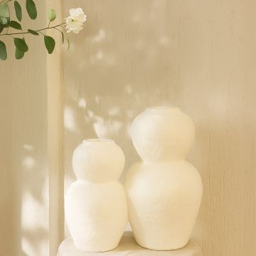 siltara terracotta vase medium main lifestyle