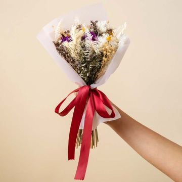 Roxo Mix Dried Flower BouquetHand Image
