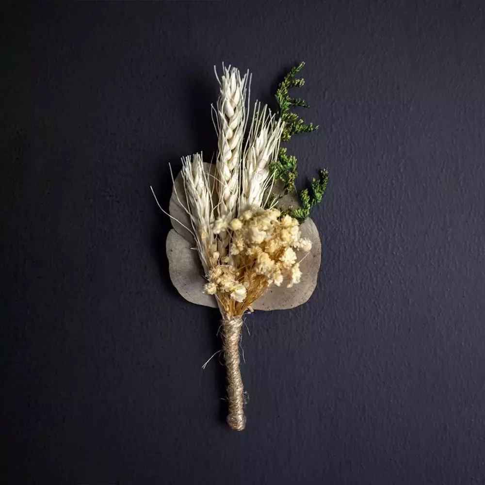 Floral boutonniere discount